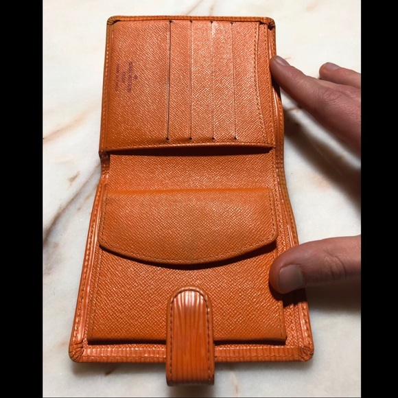 Louis Vuitton ✈️-EPI Porte-Billets Compact Wallet - Picture 3 of 8